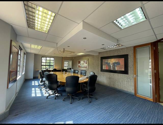 752M² OFFICE FOR SALE IN BRYANSTON